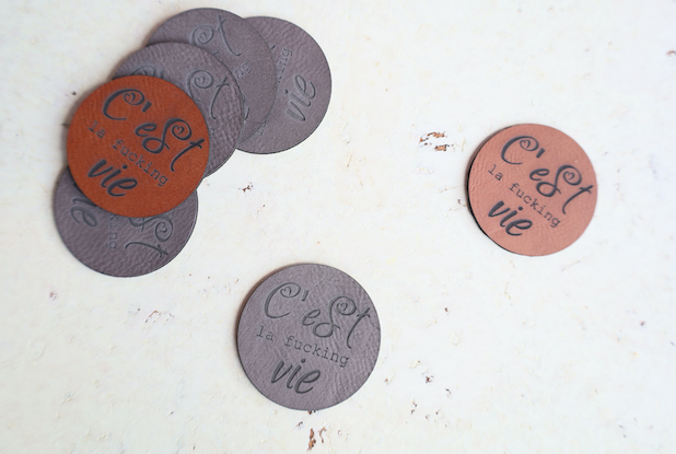 Kunstleder Patch "Cést la fucking vie"