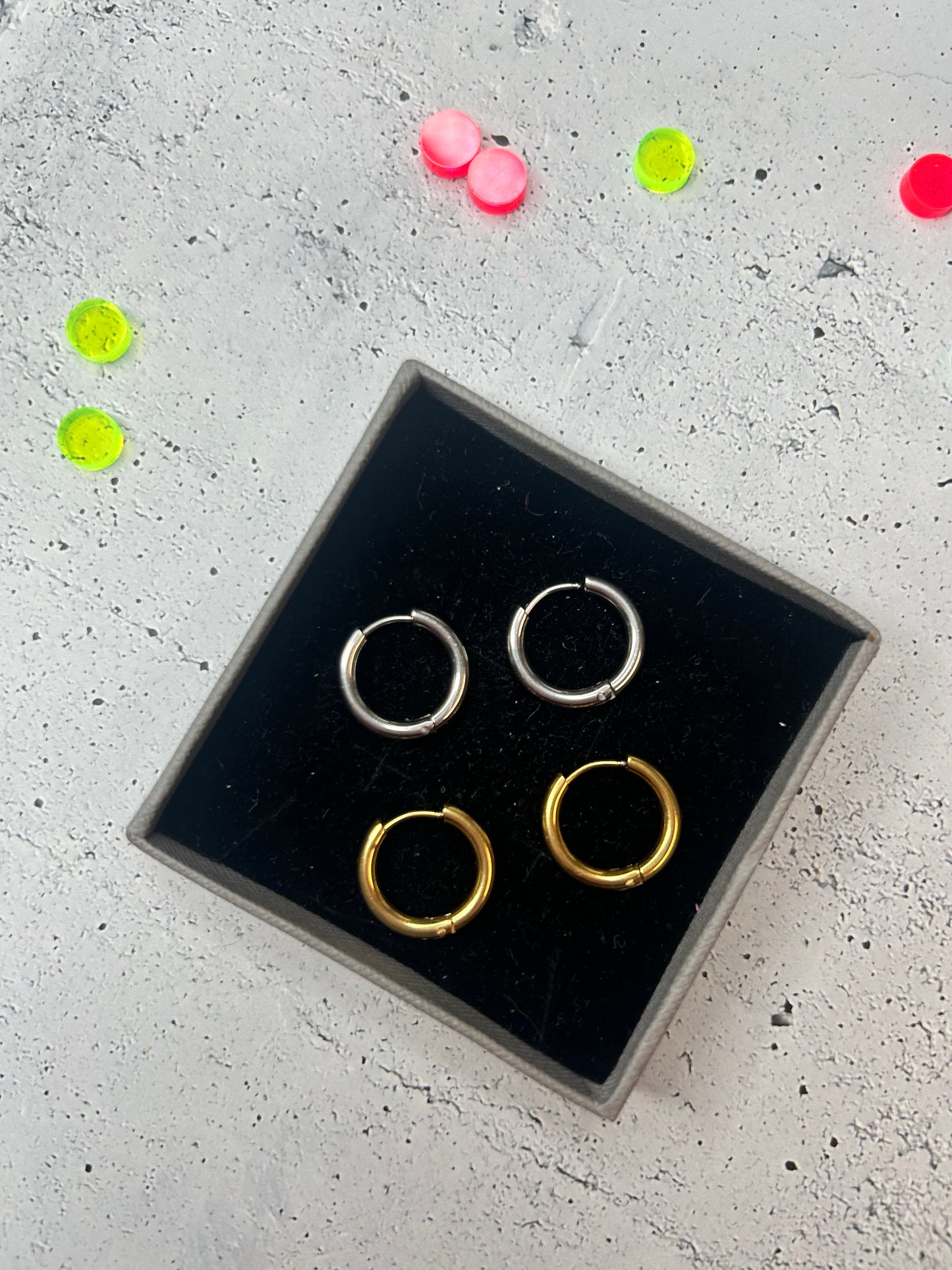 Creolen / Huggies Edelstahl - verschiedene Farben verfügbar