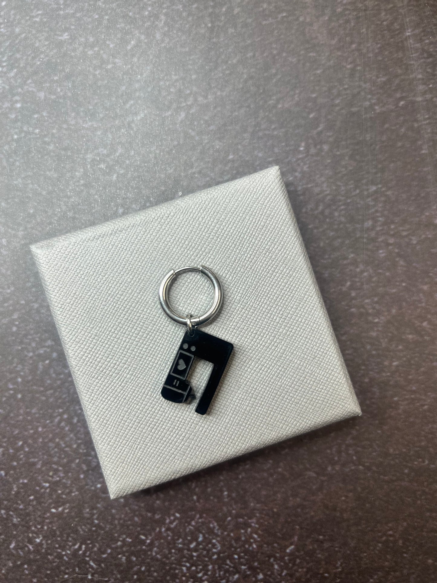 Creole / Ohrring "Nähmaschine" silber - verschiedene Farben verfügbar