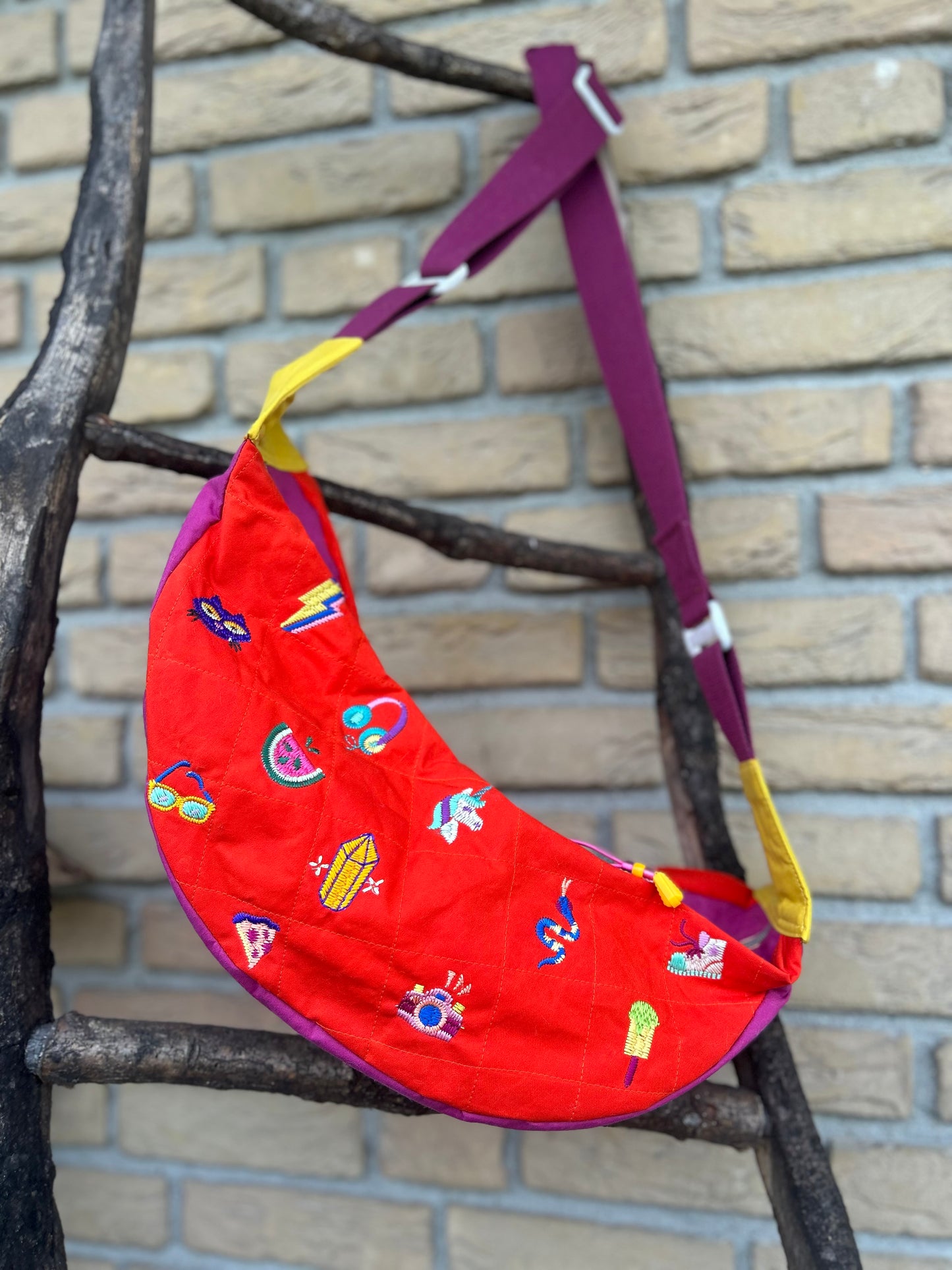 XL Moonbag Crossbody ‚Icons‘