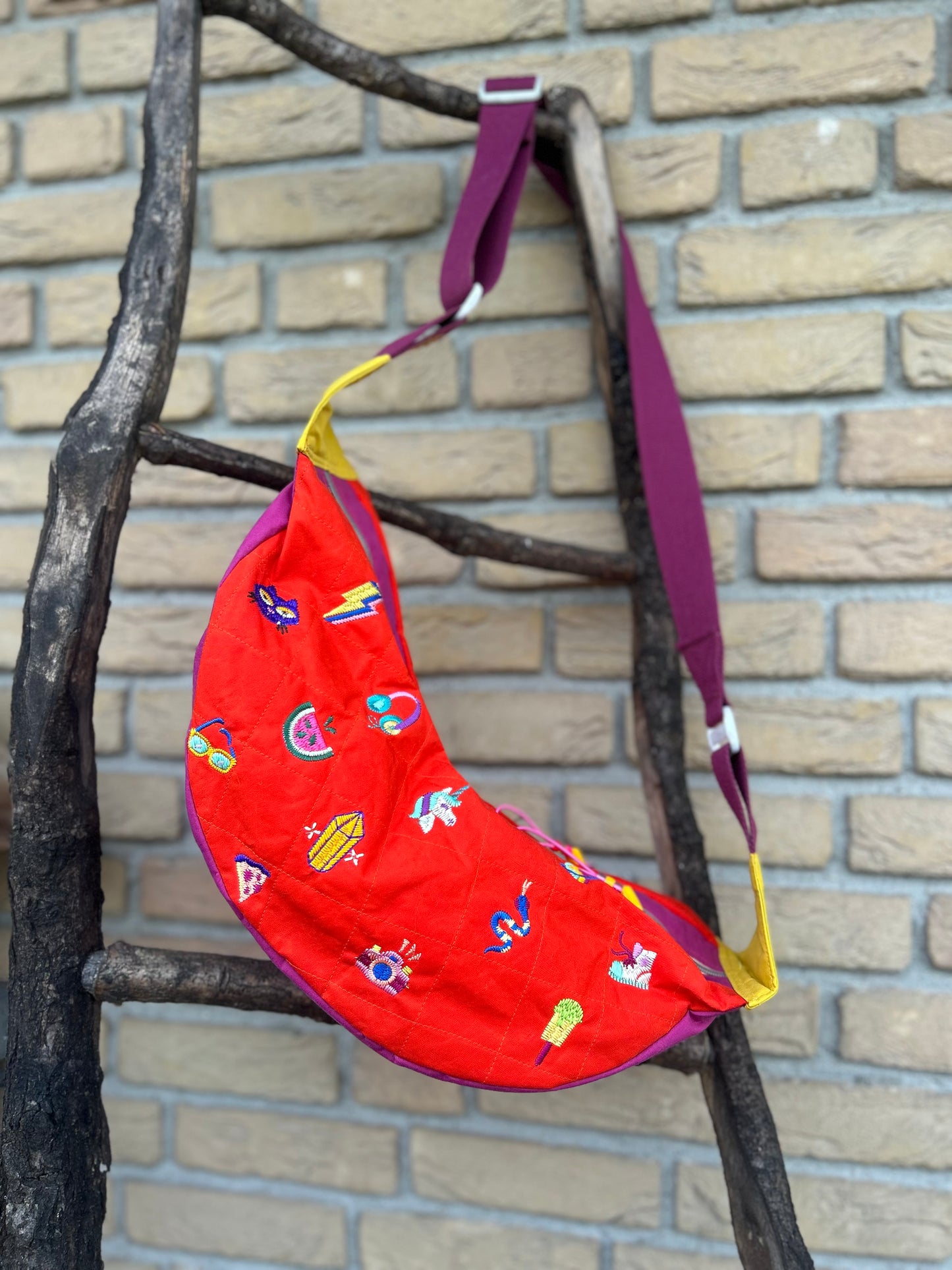 XL Moonbag Crossbody ‚Icons‘