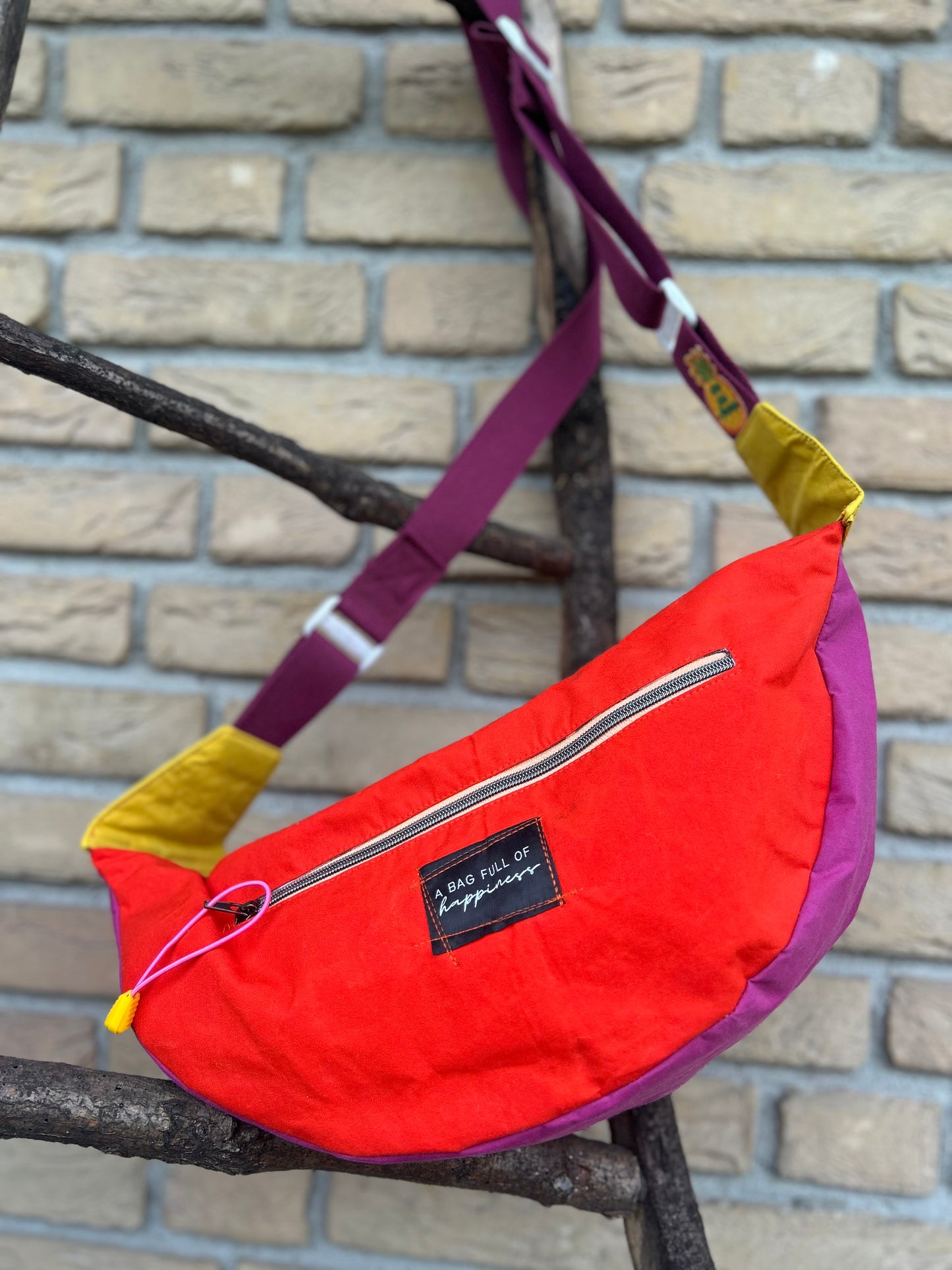 XL Moonbag Crossbody ‚Icons‘