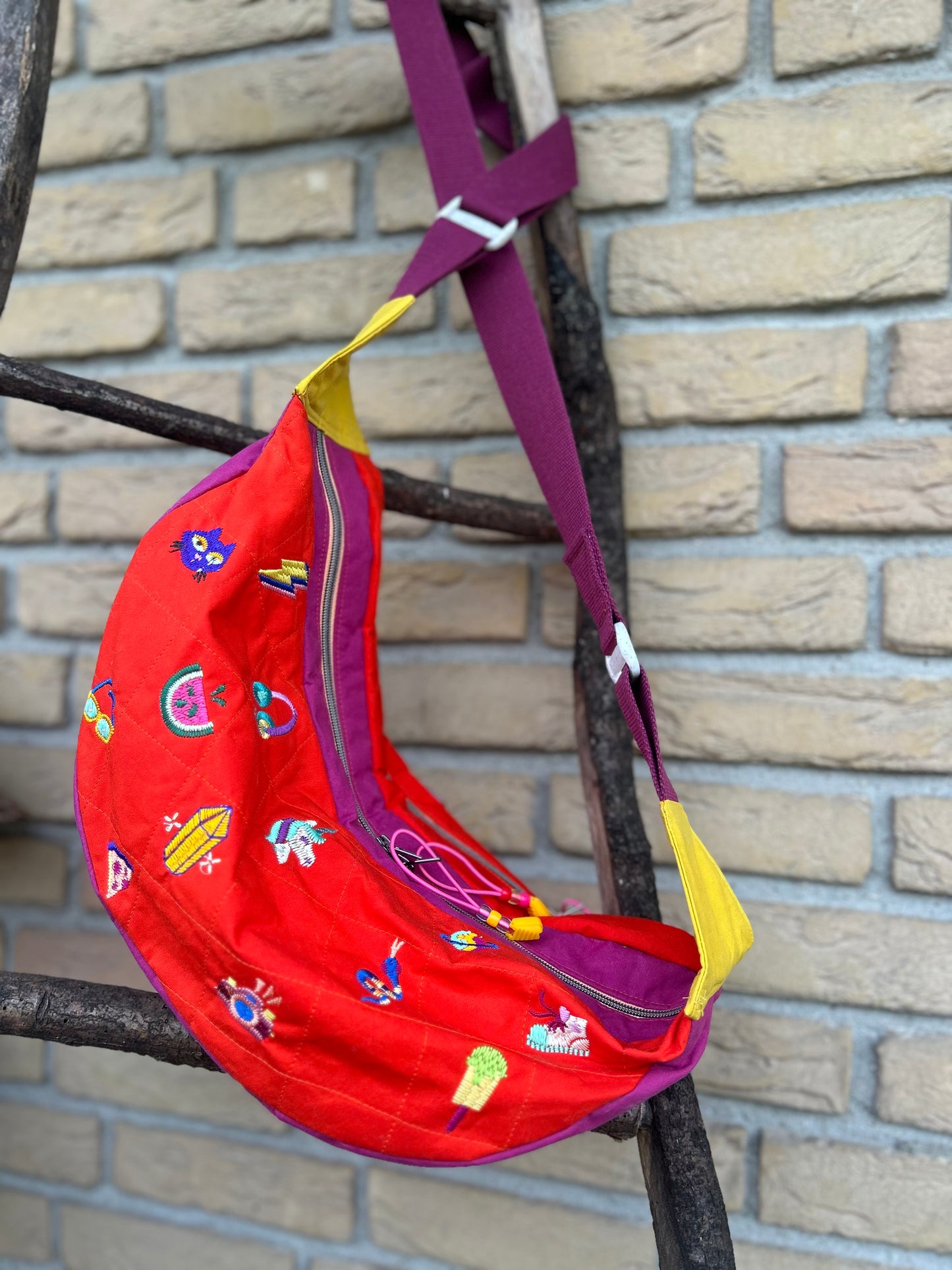 XL Moonbag Crossbody ‚Icons‘