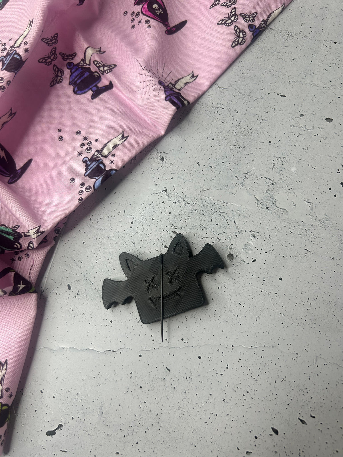 Magnetischer Needleminder "Bat Guy" - verschiedene Farben (Kopie)