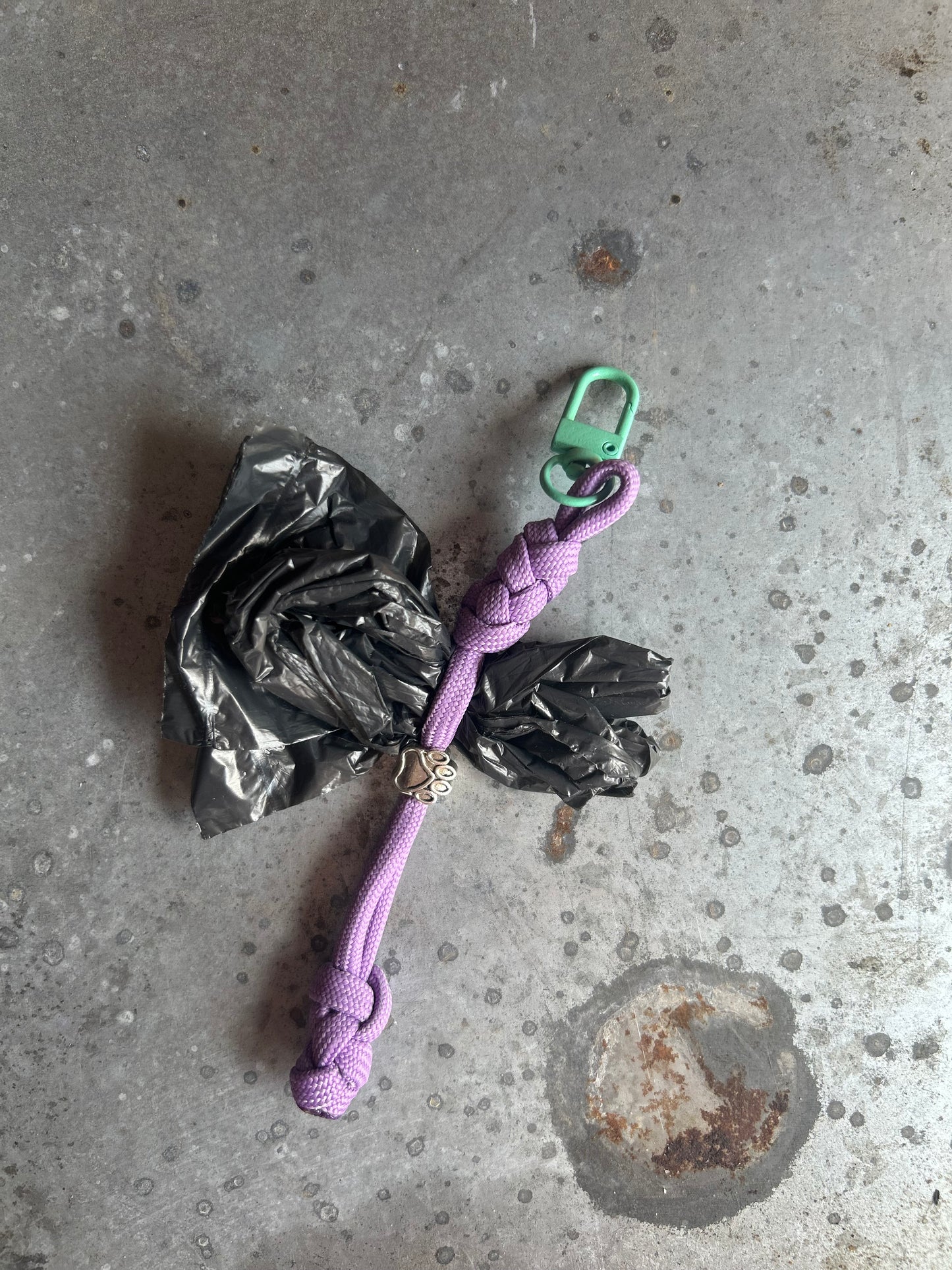 Hundetütenhalter Paracord Flieder