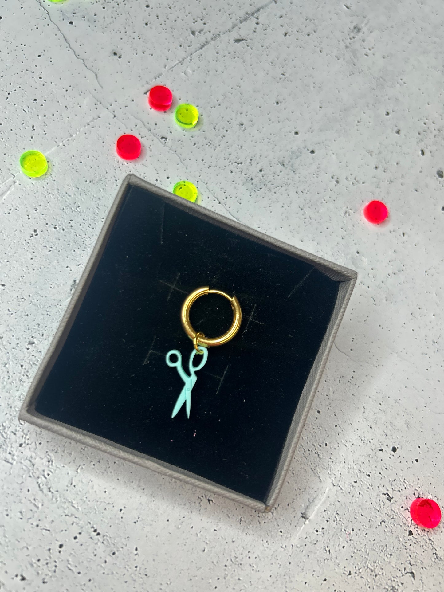 Creole / Ohrring "Schere" gold - verschiedene Farben verfügbar