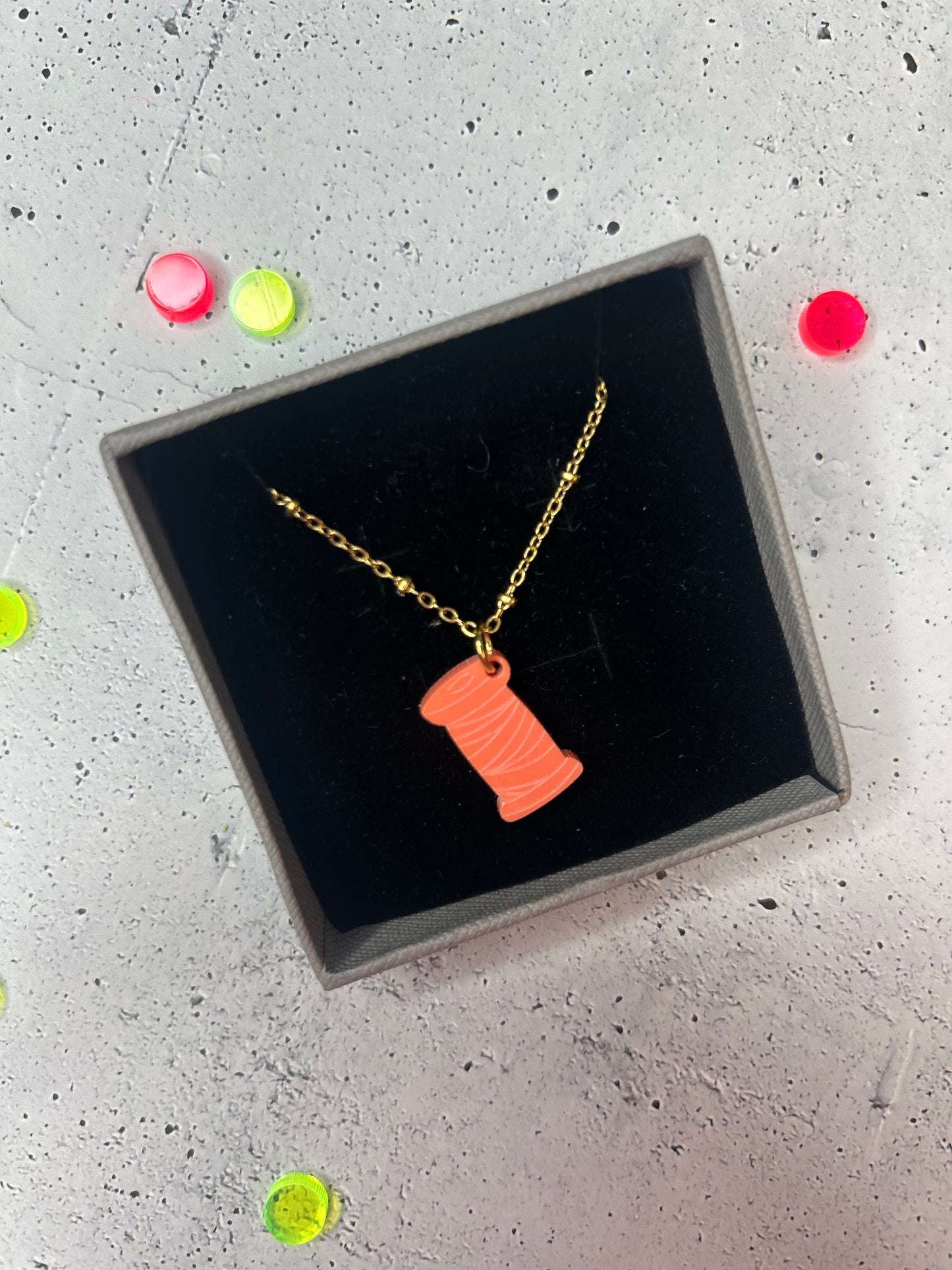 Statement Kette "Garnrolle" gold - verschiedene Farben verfügbar