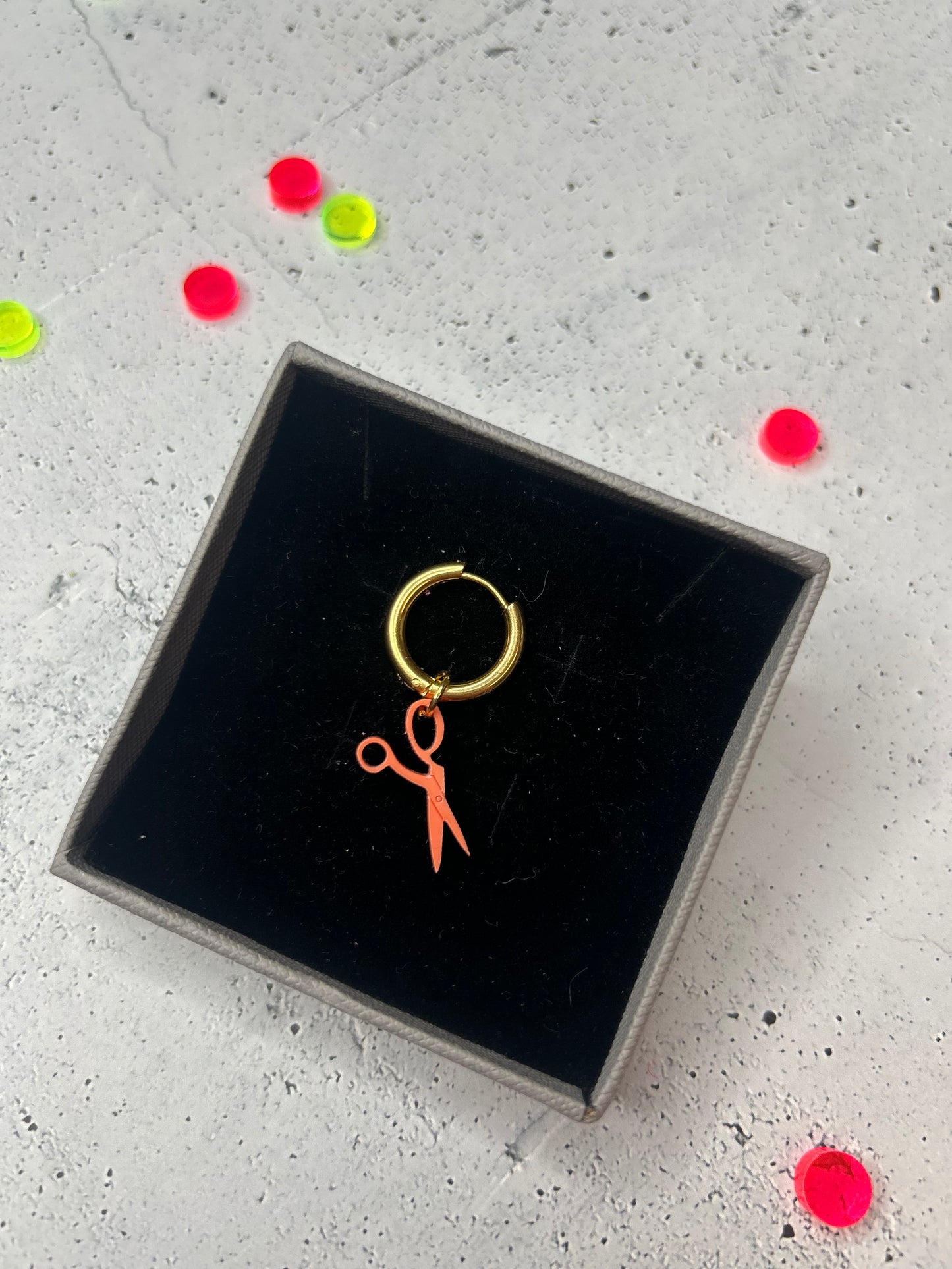 Creole / Ohrring "Schere" gold - verschiedene Farben verfügbar