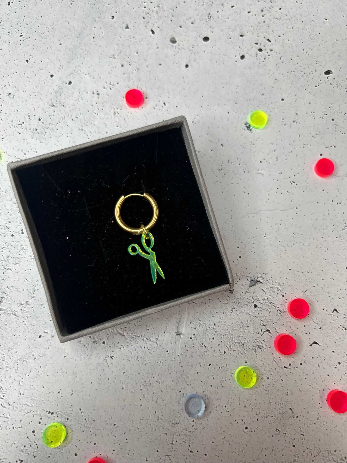Creole / Ohrring "Schere" gold - verschiedene Farben verfügbar