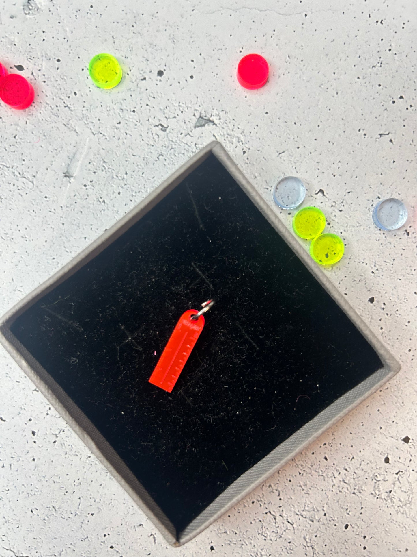 Anhänger "Lineal" - verschiedene Farben verfügbar