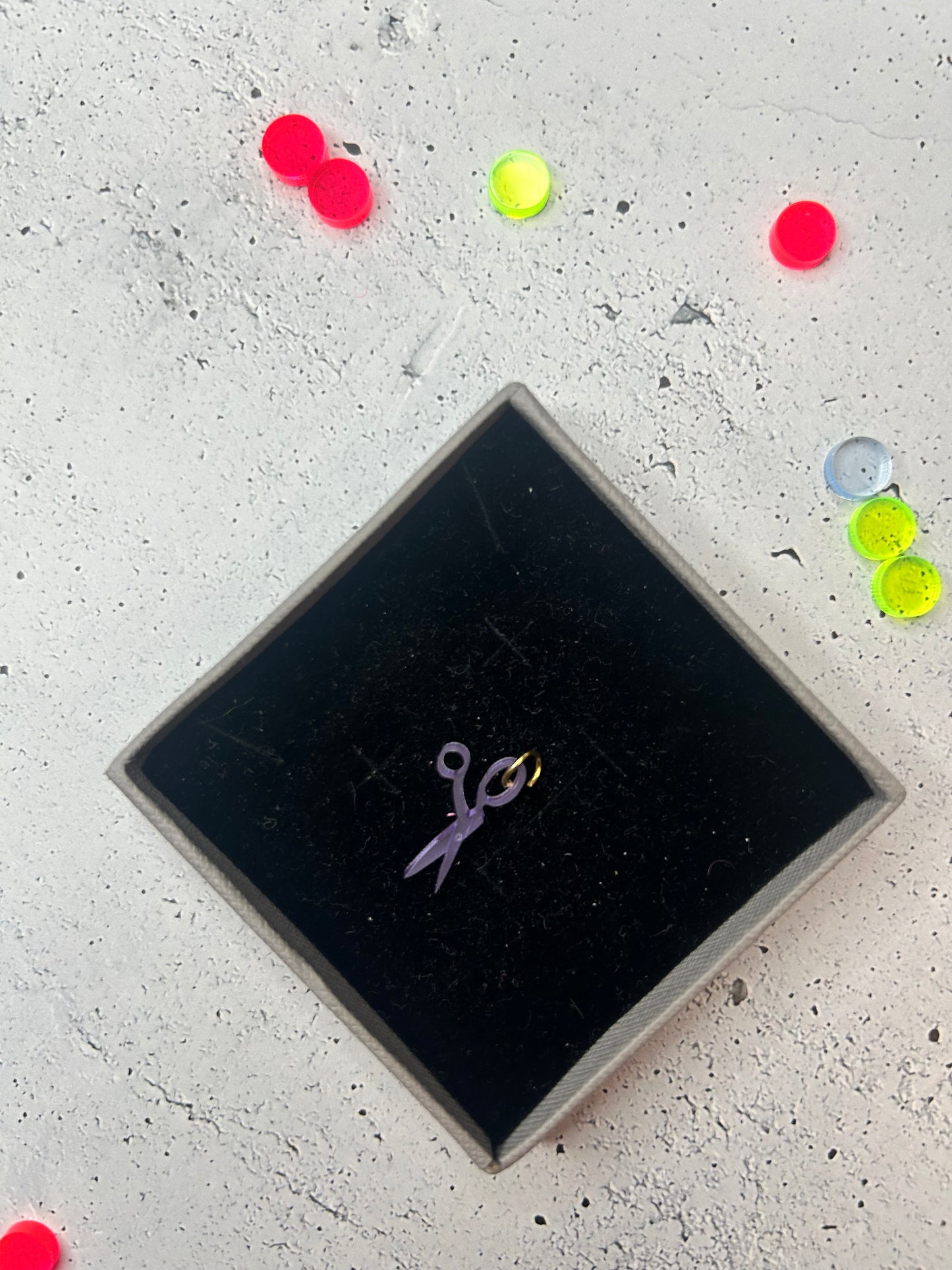 Anhänger "Schere" - verschiedene Farben verfügbar