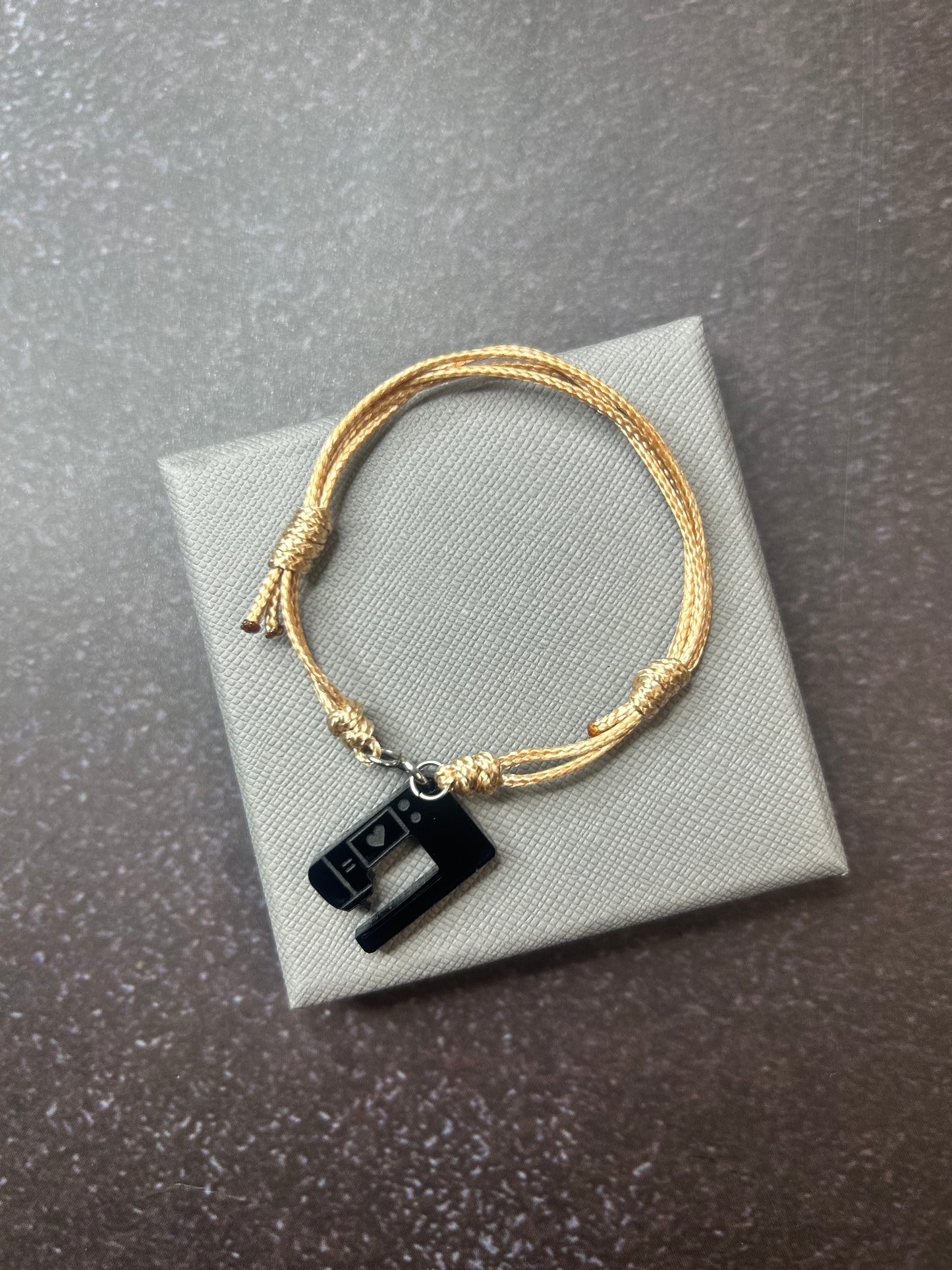 Armband Natur "Nähmaschine" - verschiedene Farben verfügbar