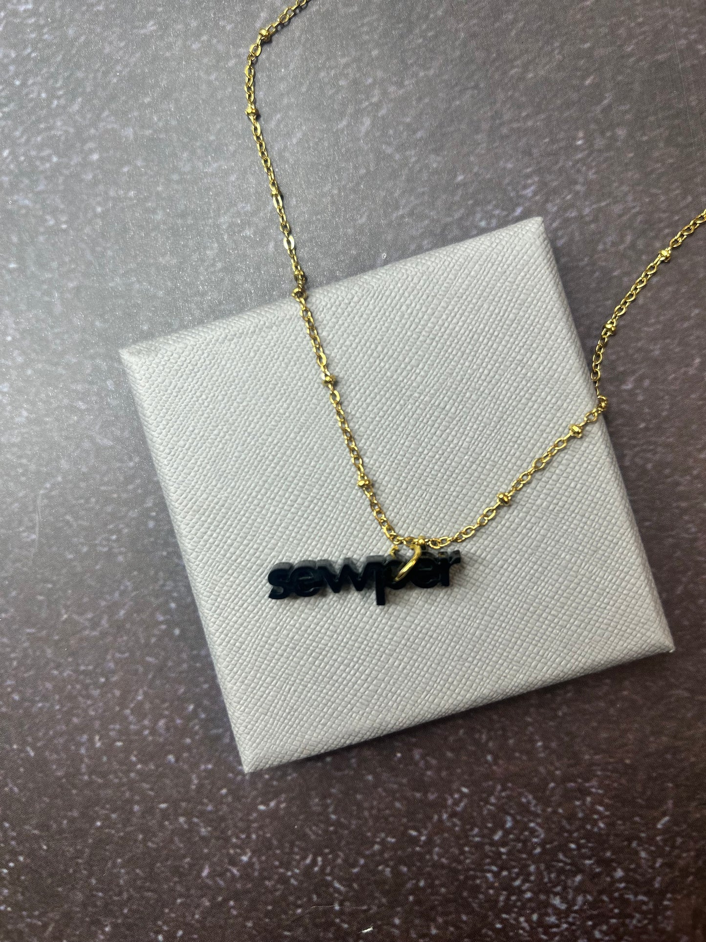 Statement Kette "sewper" gold - verschiedene Farben verfügbar